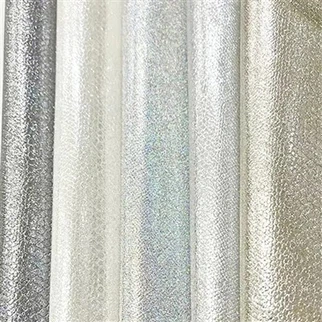 Spalvinga metalinė auksinė įtrūkusi gyvatės tekstūra blizganti žvilganti oda